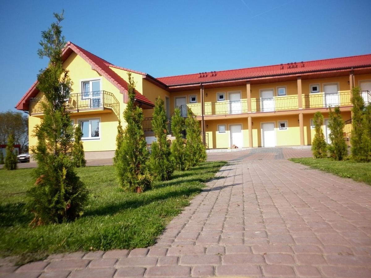 Bed and Breakfast Osrodek Wczasowo-Kolonijny Bazylak Реваль Екстер'єр фото